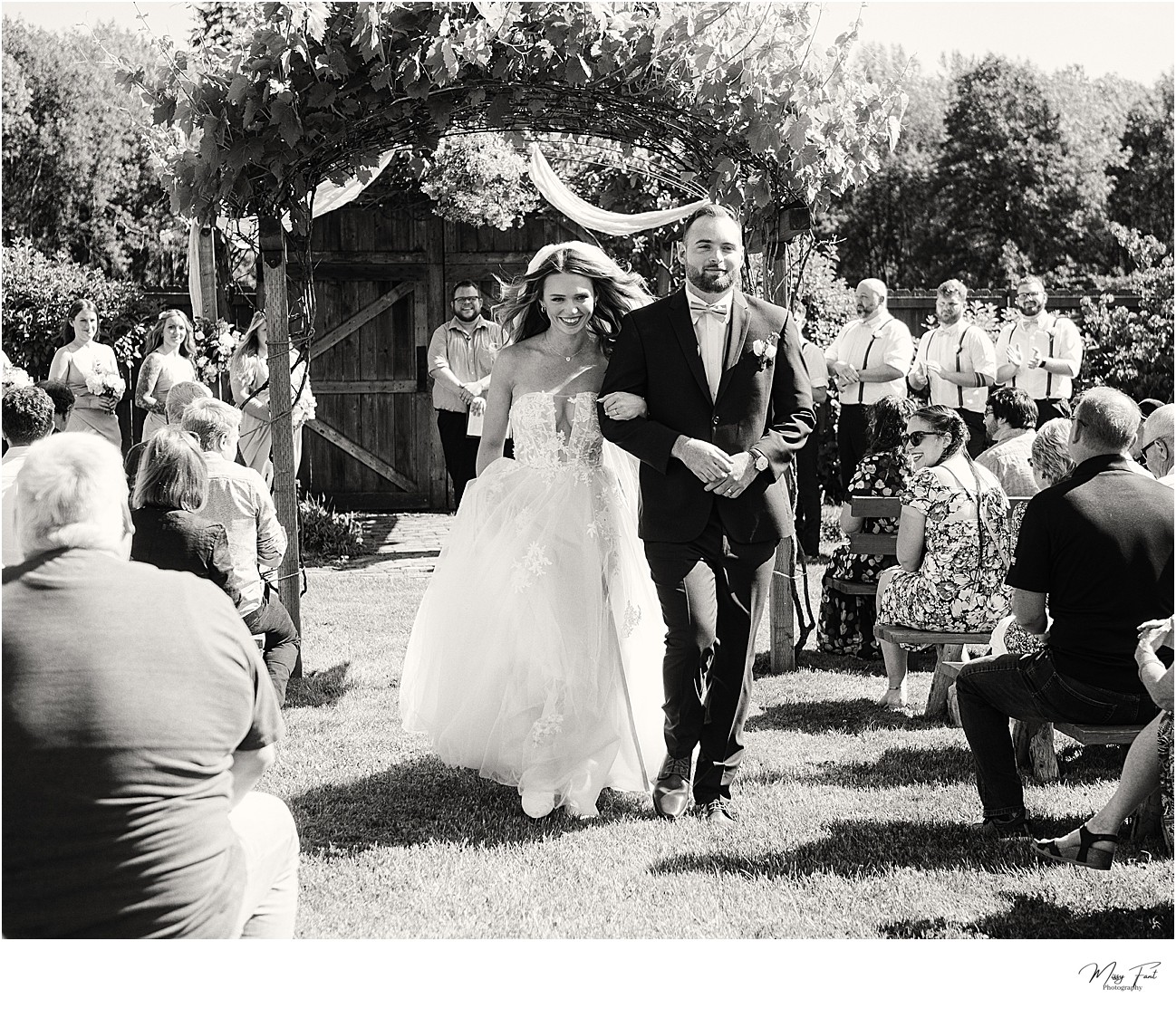 Love in full bloom at Vintage Gardens: Ashley and Zach’s Epic Wedding Bash in Ridgefield, WA!